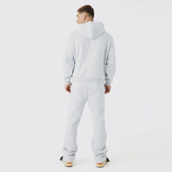 Sporty Elegance: Tracksuits That Blend Style and Comfort - Image 2