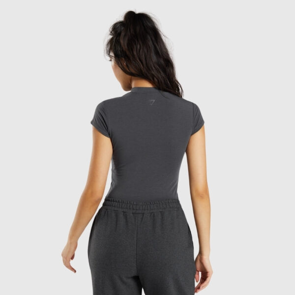 Chic & Comfy: Stylish Crop Tops for Your Workout Wardrobe - Image 2